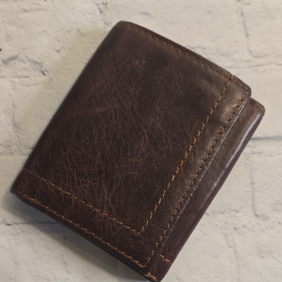 Classic Brown Leather Wallet - Picture 1 of 6